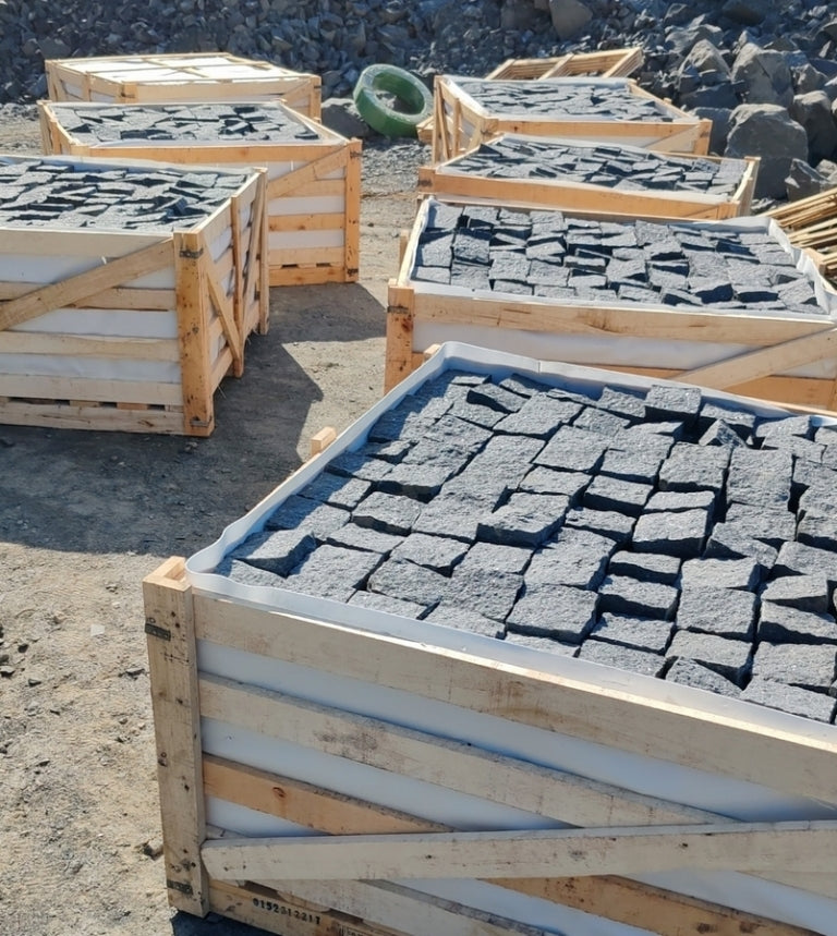 SOLID LAVA GREY - COBBLES SPLIT, Basalt Flamed & Brushed - Paver