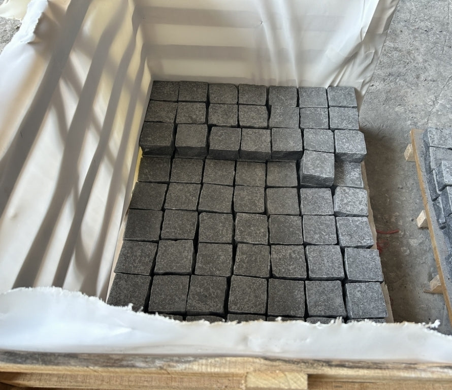 SOLID LAVA GREY - COBBLES SPLIT, Basalt Flamed & Brushed - Paver