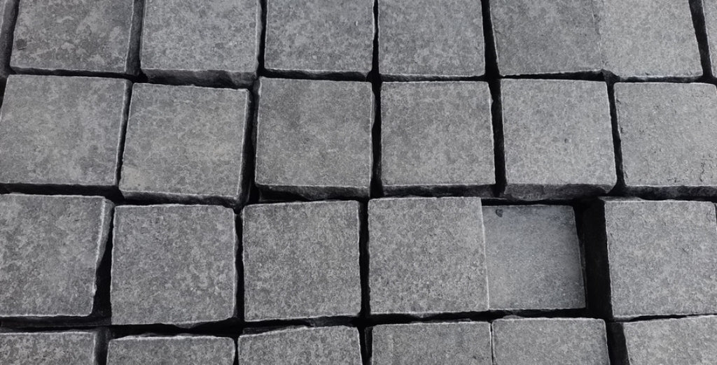 SOLID LAVA GREY - COBBLES SPLIT, Basalt Flamed & Brushed - Paver