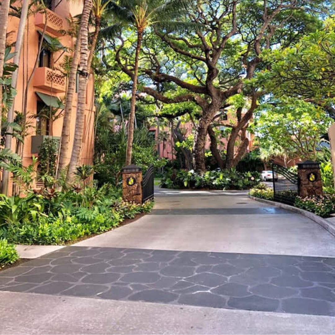 PUKA LAVA GREY - SQUARE RANDOM, Basalt Brushed - 24" diameter x 1.5" thick Paver