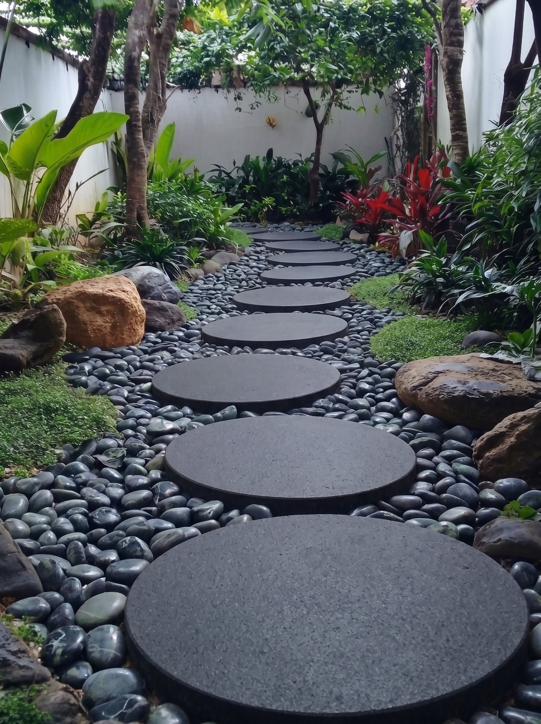 BLACK SUMATRA Polished Tumbled Garden Pebbles