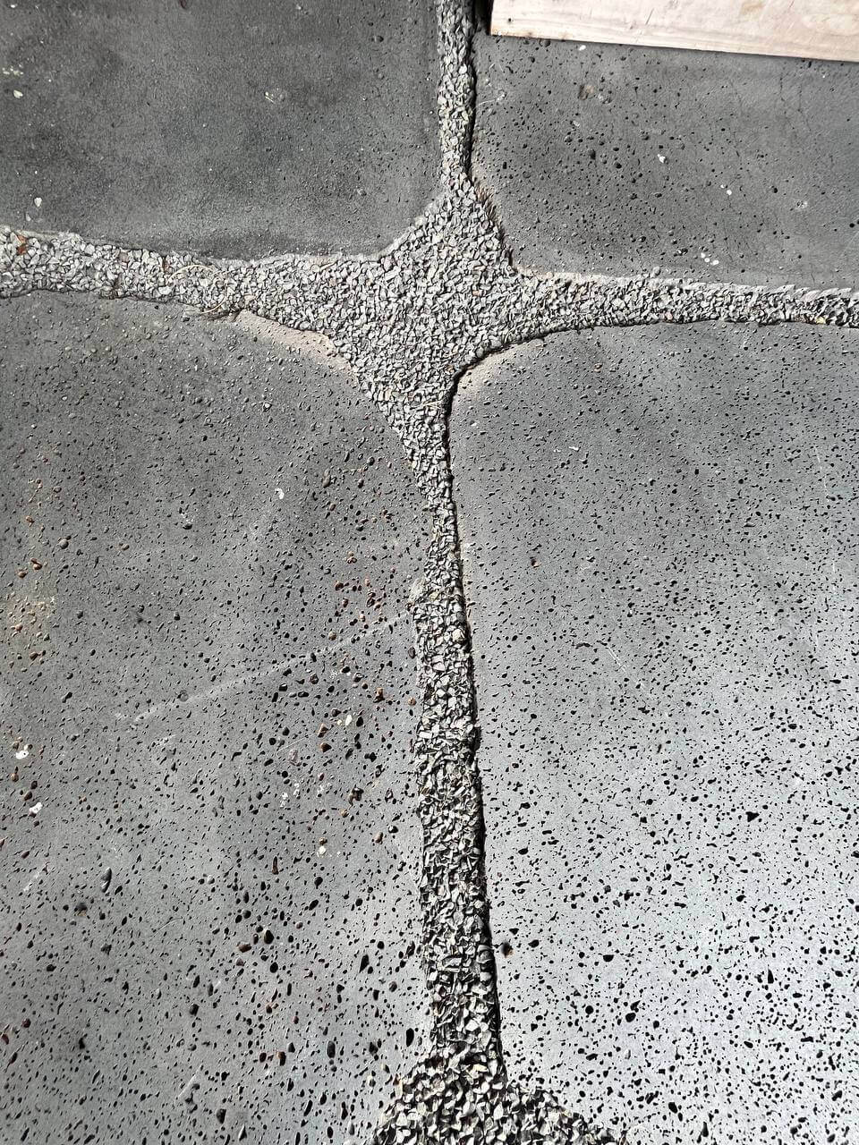 PUKA LAVA GREY - RECTANGLE RANDOM, Basalt Brushed 