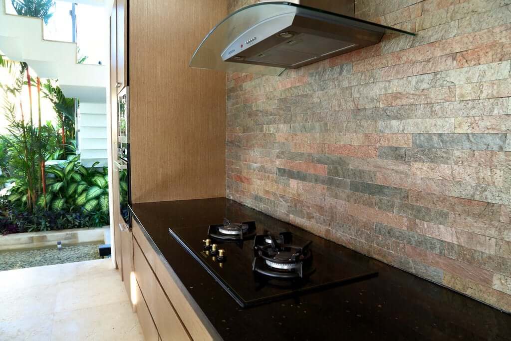 cladding-quartzite-copper-strip-0047-hawaii-stone-imports